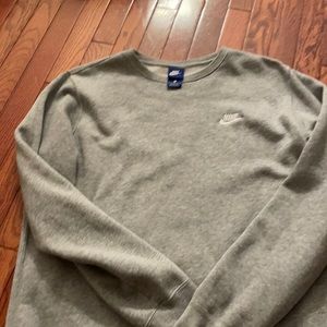 Men’s crew neck Nike sweatshirt in Large
